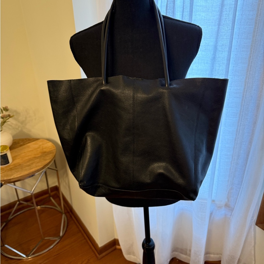 Elegant Lucky Black Leather Tote Bag